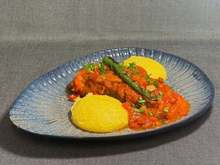 Saramura de crap pregatita in tihna cu legume proaspete