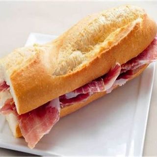 Bocadillo de jamón y queso