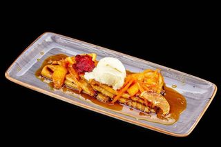 CREPE SUZETTE CU CARAMEL NUCA SI PORTOCALE SI INGHETATA 250g