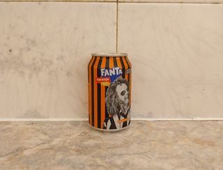 Fanta naranja lata