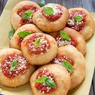 Montanara con Pomodoro e Parmigiano