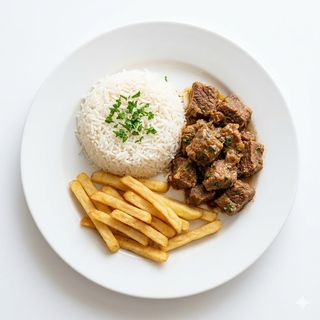 Plato De Arroz con Carne y Patatas