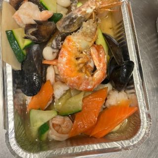 Misto di mare con verdure alla piastra