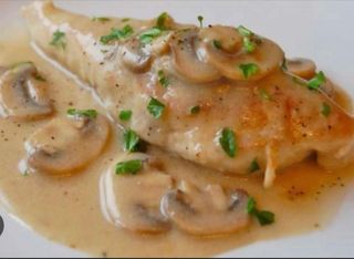 Pechuga Con Salsa De Champiñones