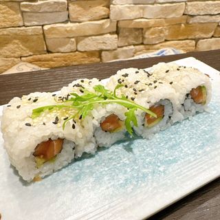52. Uramaki salmone avocado