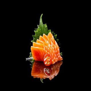 26. SASHIMI SALMONE