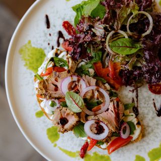 Брускетта с ростбифом