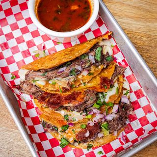 QUESATACOS DE BIRRIA DE CERDO (DC)