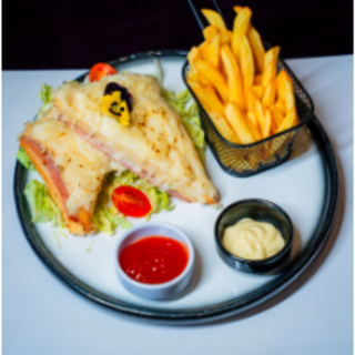  Croque. Monsieur gratiné    