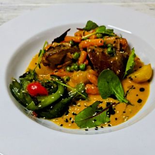 Курка Smoker з овочами під соусом Том Ям