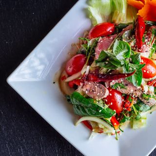 Nam Tok Premium Salad with Beef ljuto