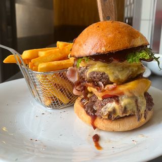 Podwójny burger klasyczny
