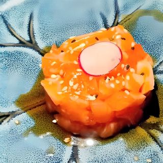 75. Tartare di salmone