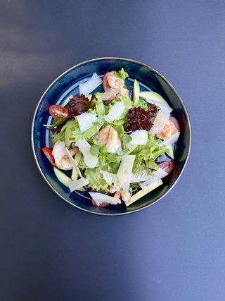 Salata cu creveți și avocado