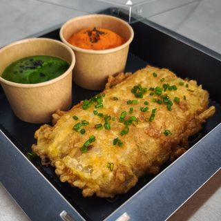 Pencas rellenas de Jamón y Queso con salsas