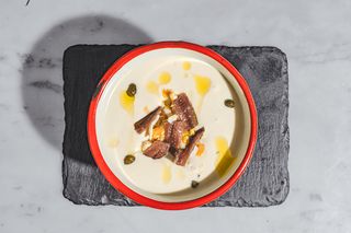 Mazamorra cordobesa de almendras con anchoas