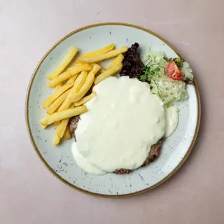 Pljeskavica na kajmaku