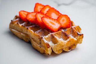 ბელგიური ვაფლო , შაქრის პუდრი , მარწყვი