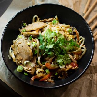 Локшина зі свининою (300г)