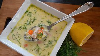 CIORBA DE PUI CU LEGUME SI SMANTANA.