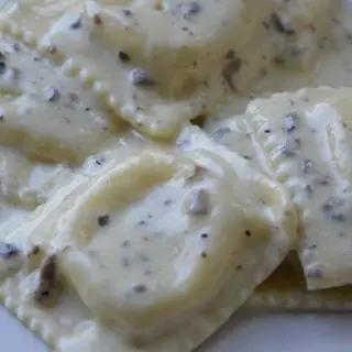 Lunette de tartufo al tartufo (crema de trufa negra y nata)