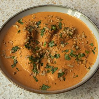 ქათმის ფილე თხილის სოუსით / Chicken Fillet with Hazelnut Sauce