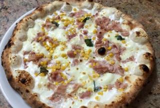 Bianca, prosciutto e mais