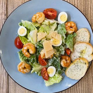 Цезар  з хвостами тигрових креветок (250г)