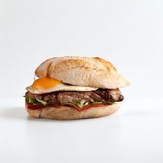 Prego no Pão Com Ovo