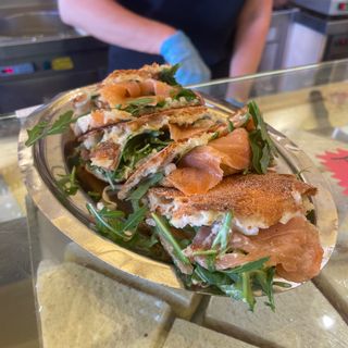 Salmone, fiordilatte e rughetta