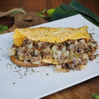 Plato Combinado Tortilla de Carne Picada