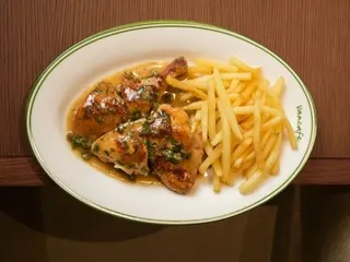 Половина курча з картоплею фрі (310g)