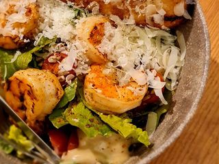 САЛАТ з грінкою та КРЕВЕТКАМИ ( 280g)