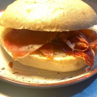 Mollete de Jamon Ibérico con Tumaca