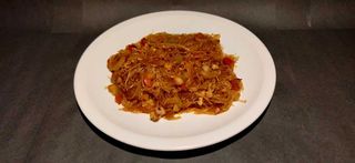 49. Spaghetti di Soia con carne e salsa piccante