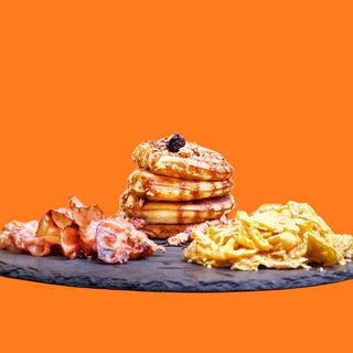 American Breakfast - 3 pz Pancake sciroppo d'acero, bacon e uovo strapazzato