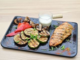 Курячий стейк з овочами гриль (400g)
