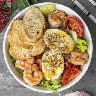 Салат Цезарь з креветками