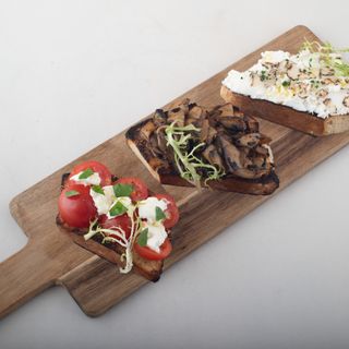 Брускети Капрезе (180г)