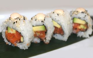 163. Uramaki Spicy Salmon