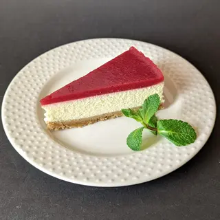 Classic cheesecake with strawberry top, 125g.