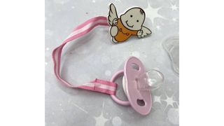 Пустышка с держателем и колпачком