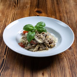 Tagliatelle z kurczakiem i suszonymi pomidorami