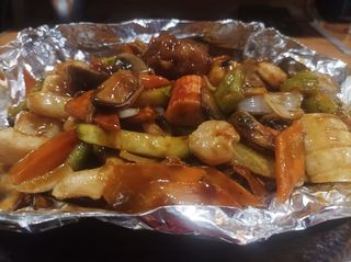 118. Морски деликатеси на гореща метална плоча (500гр)