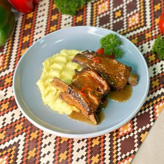 Говяжьи ребра в пряном соусе