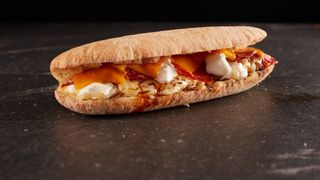 Sendvič sa kulenom i cheddarom B&S