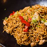 Yakisoba de pollo