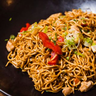 Yakisoba de pollo