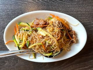 13 Spaghetti di riso con carne