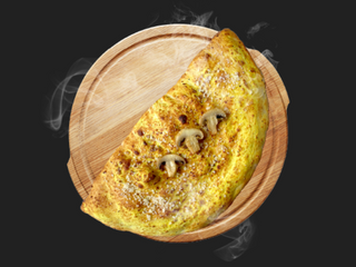 Закрита піца з шинкою та грибами